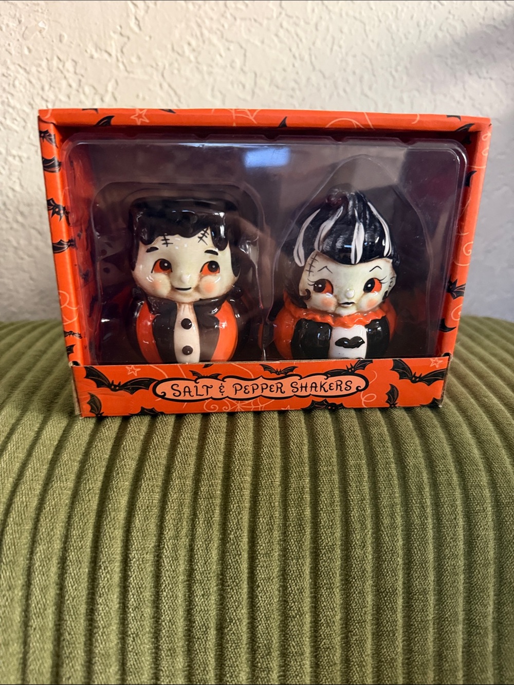 Design by Johanna Parker Halloween salt and pepper shakers - Orange & Black